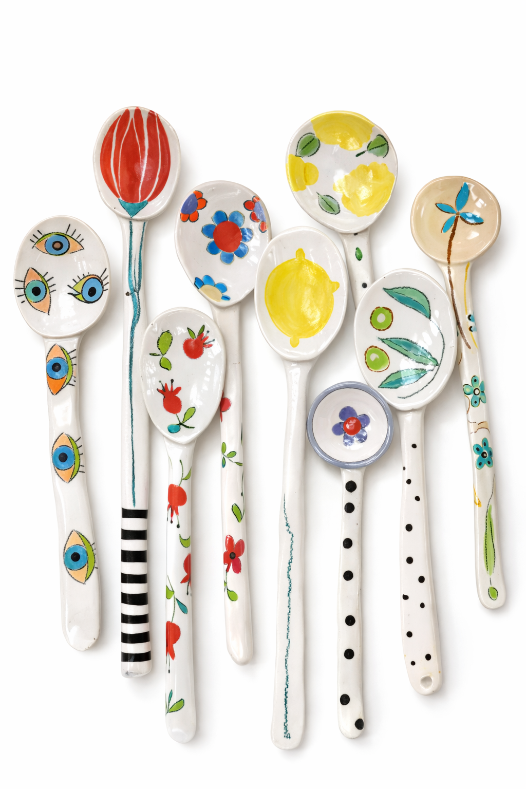 Cuillères en porcelaine décorées de motifs colorés