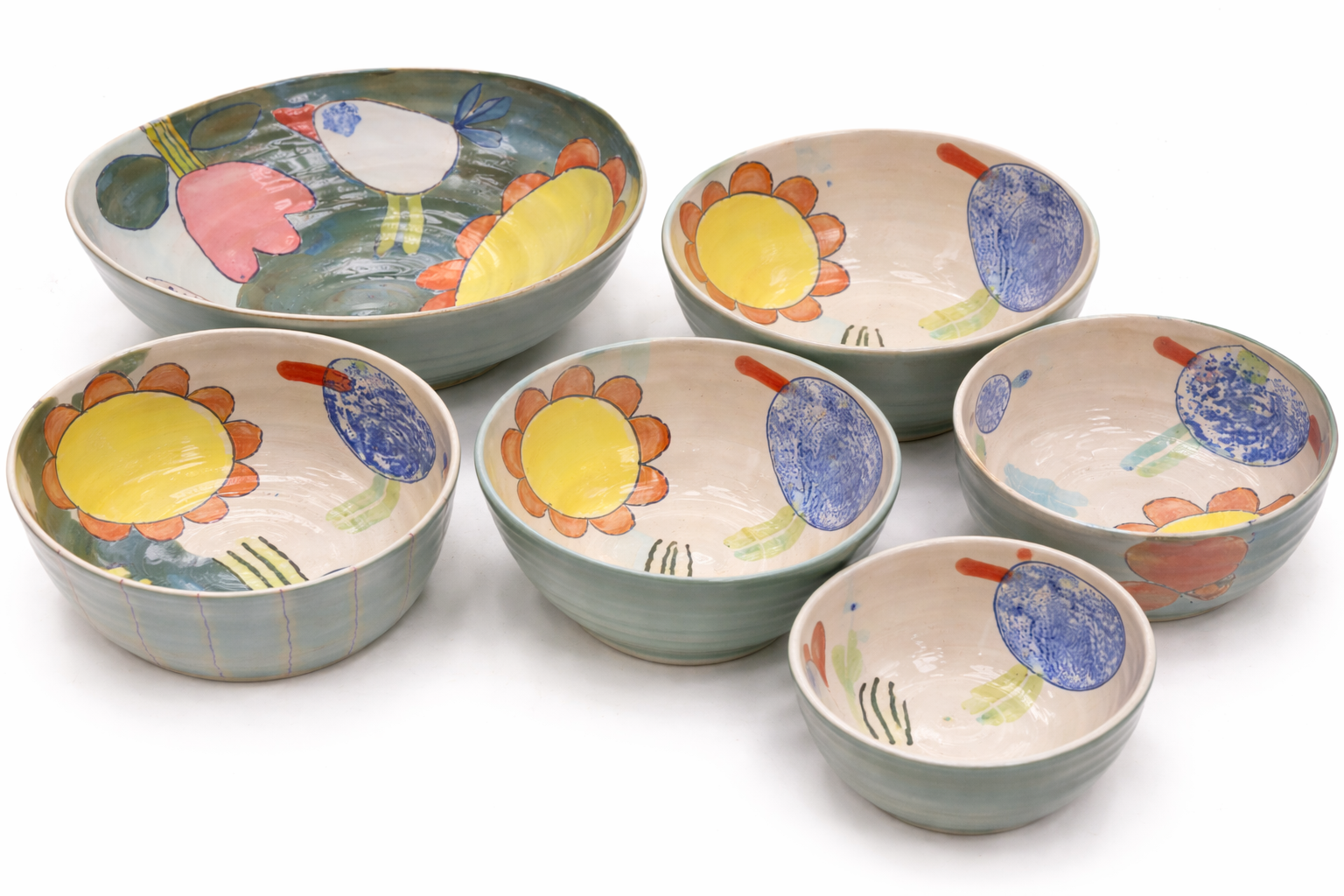 Set de sept petits bols en céramique à motifs floraux