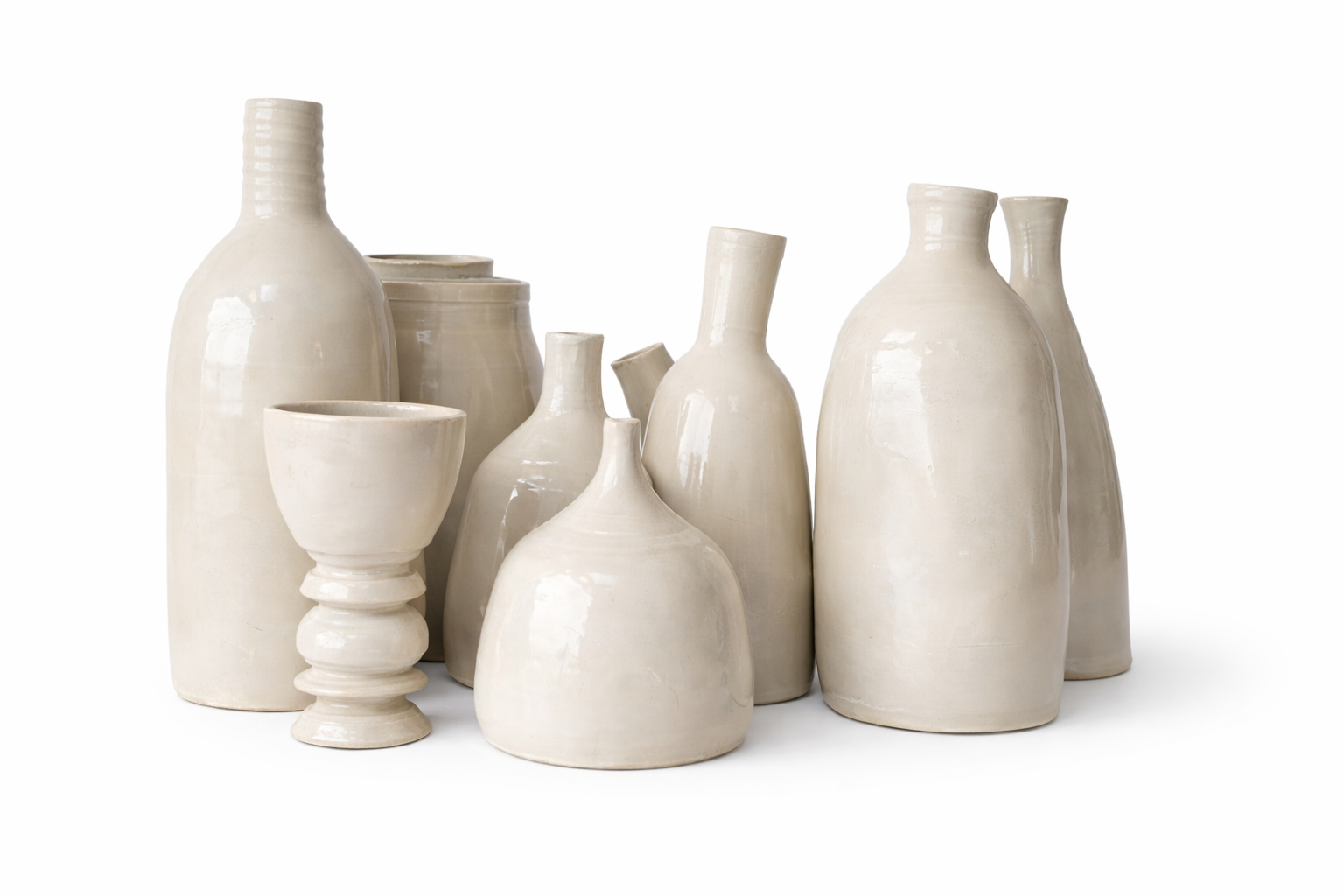 Collection de vases en céramique blanche de formes variées
