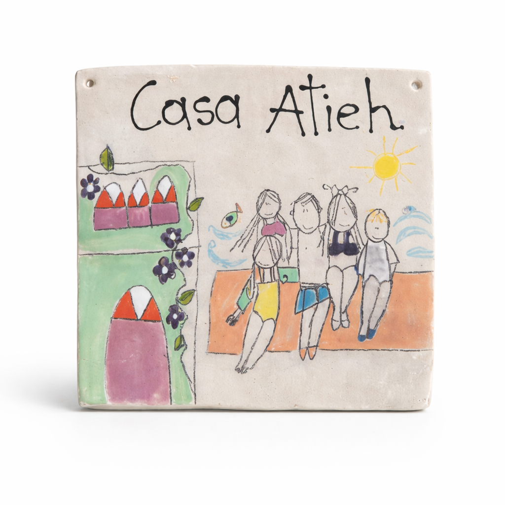 Plaque en céramique illustrée 'Casa Atieh' avec une scène de plage